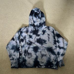 MOVING SALE. BUNDLE CLOTHES FOR DISCOUNT 
Nike Men’s Tie-Dye Tennis Hoodie